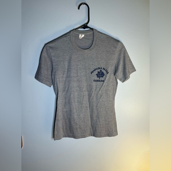 None Tops - Vintage Niagara Falls tee size small